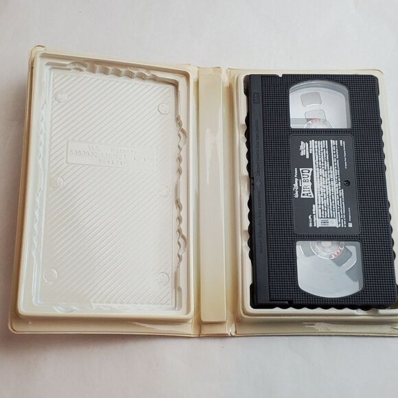 Air Bud VHS Tape 1997 - Walt Disney Picture Present - Picture 2 of 6